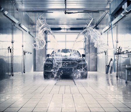 Машина на мойке