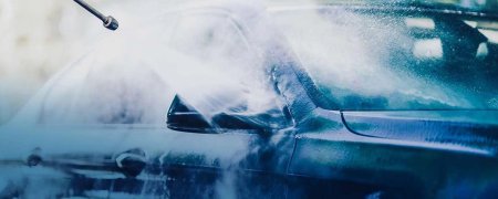 Машина на мойке