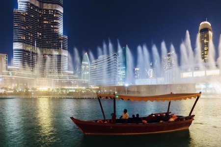 Dubai fountain lake ride