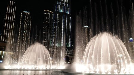 Дубай молл поющие фонтаны бурдж халифа