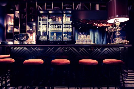 Барная стойка в пабе