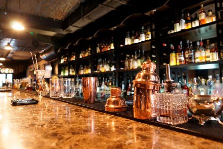 Алкоголь в баре