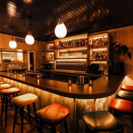 Барная стойка в ресторане