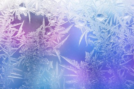 Ледяные узоры на окнах