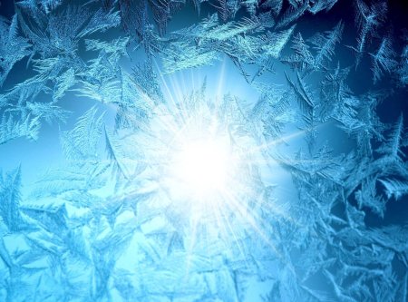 Морозные узоры на стекле