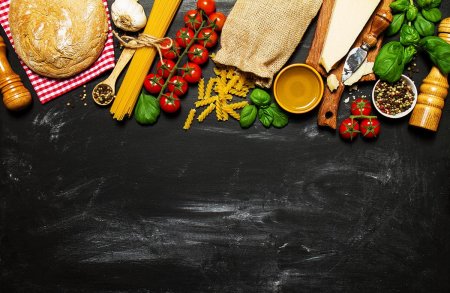 Стол с едой сверху