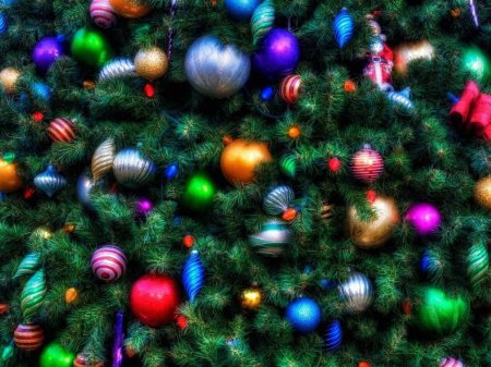 Елка с игрушками