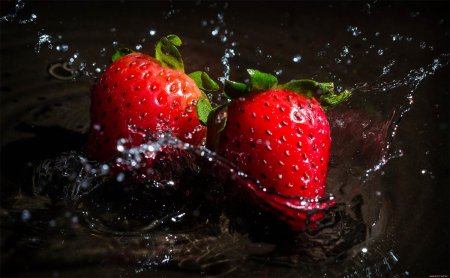 Клубника в воде