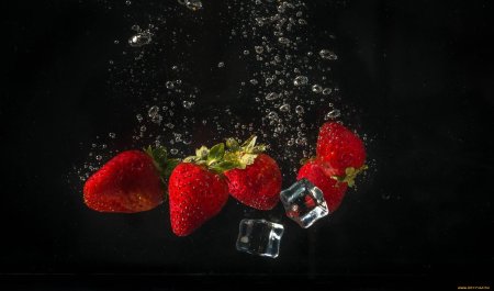 Клубника в воде