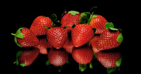 Клубника красивая