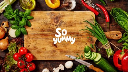 Кухонная доска с овощами