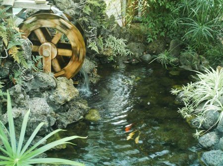 Декоративная водяная мельница для сада