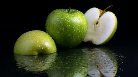 Сочное яблоко