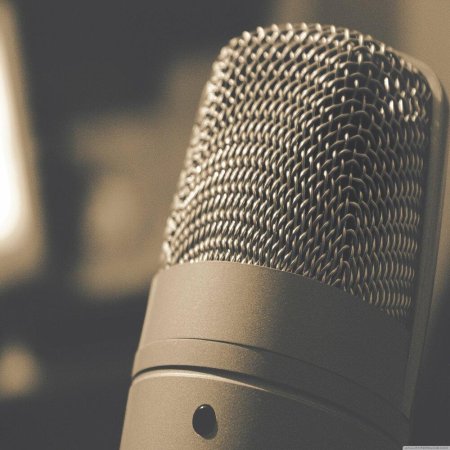 Микрофон в студии
