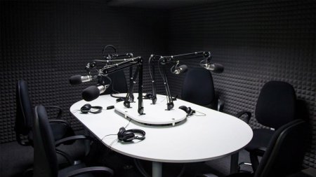 Стол для радиостудии