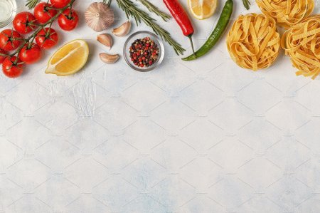 Стол с едой сверху