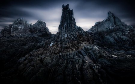 Темные скалы