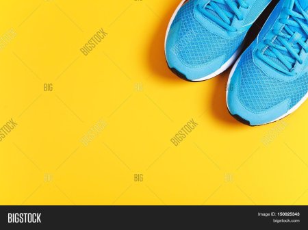 Кроссовки фон