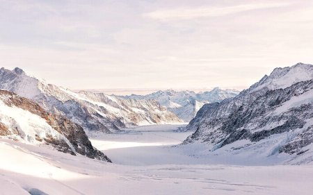 Горы снежные