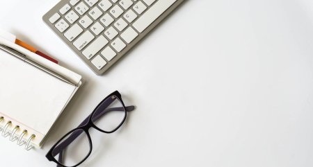 Блокнот и ручка вид сверху