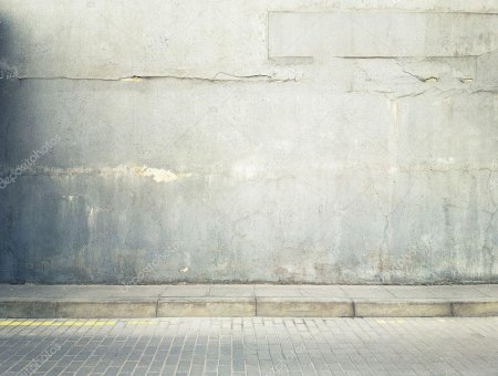 Бетонная стена на улице