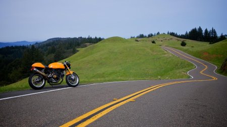 Мотоцикл на трассе