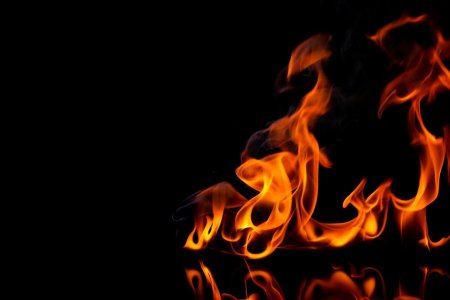 Черный фон в огонь а 5 размер