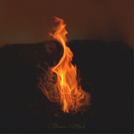 Огонь на темном фоне