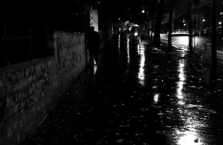 Темные улицы города
