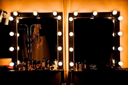 Зеркало с лампочками