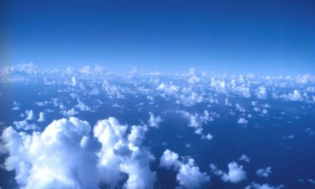 Голубое небо с облаками