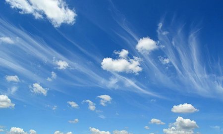 Солнечное небо с облаками