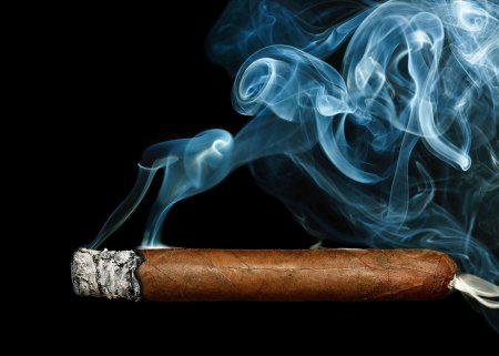 Дымящаяся сигара