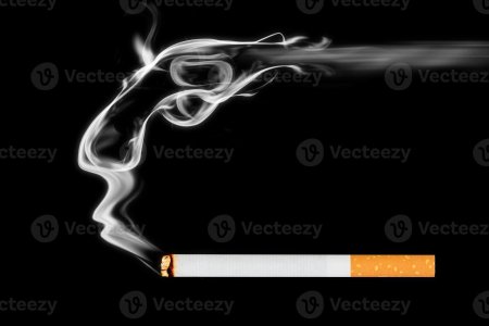 Сигарета на темном фоне