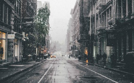 Снег в городе