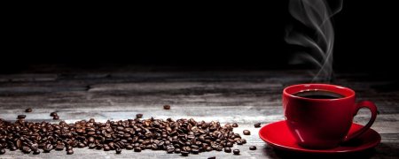 Кофе на темном фоне