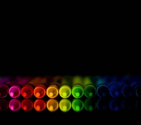 Яркие цвета на черном фоне