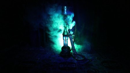 Кальян на темном фоне