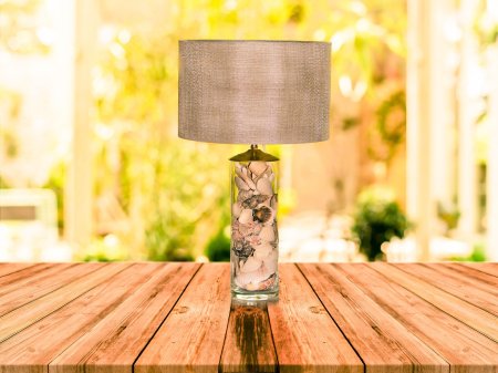 Современная настольная лампа