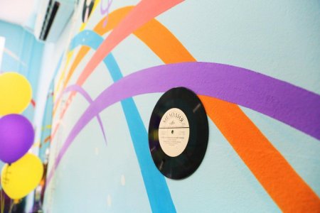 Оформление зала в стиле стиляги