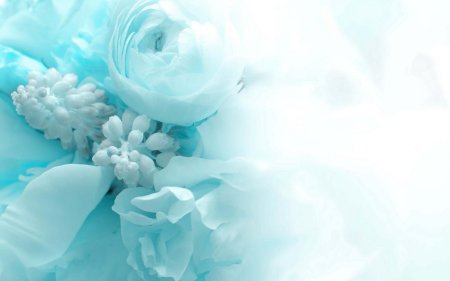 Нежно голубой