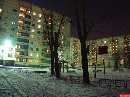 Двор ночью зимой