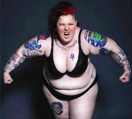 Фемка бодипозитивщица