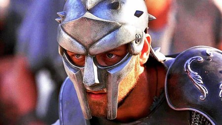 Рассел Кроу Гладиатор в шлеме