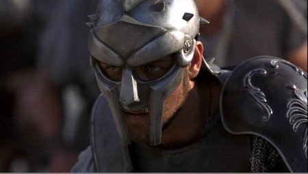 Рассел Кроу Гладиатор в шлеме