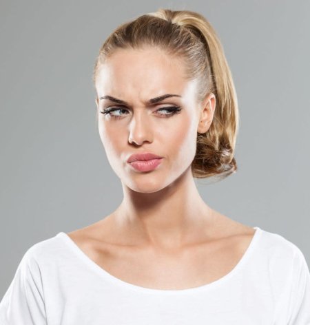 Недовольная женщина