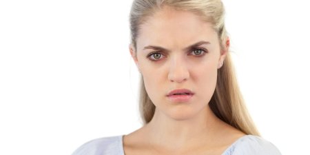 Недовольная девушка