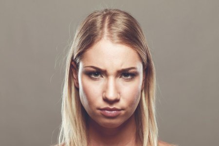 Злая девушка