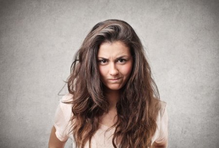 Недовольная девушка