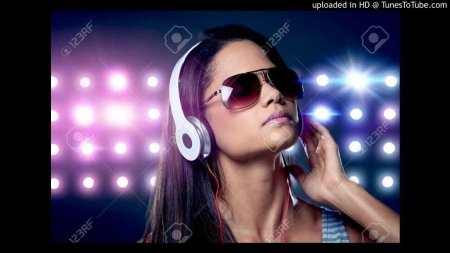 Женщина диджей